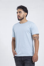 Cargar imagen en el visor de la galería, Modelo con camiseta azul SOFT