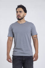 Cargar imagen en el visor de la galería, Modelo con camiseta gris SOFT