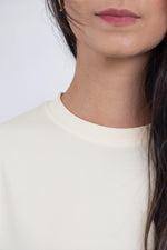 Cargar imagen en el visor de la galería, Camiseta para ELLAS Alto Gramaje Regular- ¡Nuestra joya! CREMA